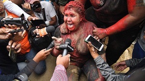 Bolivian-Mayor-Patricia-Arce-Covered-in-Paint-Dragged-Through-the-Streets-by-Right-Wing-Fascists-