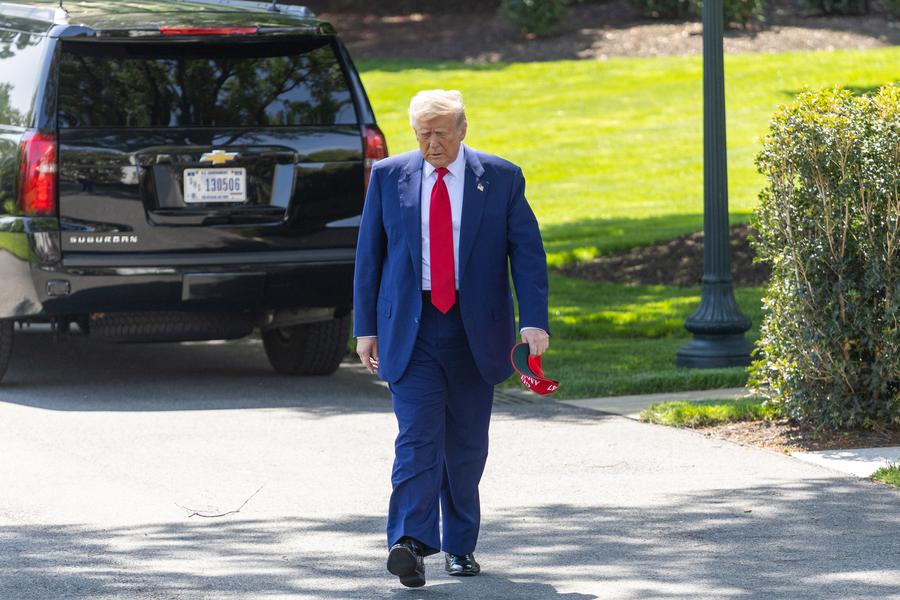 (250429) -- WASHINGTON, April 29, 2025 (Xinhua) -- U.S. President Donald Trump walks toward the press before boarding Marine One on the South Lawn of the White House in Washington, D.C., the United States, on April 29, 2025. The Trump administration has discharged a group of scientists and researchers working on the federal government's evaluation of the impact of climate change, citing the need to re-evaluate its approach to the project, reported The Wall Street Journal on Tuesday. (Xinhua/Hu Yousong)