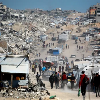 فلسطینی‌ها به اجبار شهر غزه را ترک می‌کنند

Bashar Taleb / AFP - Getty Images