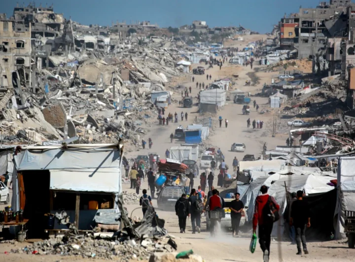 فلسطینی‌ها به اجبار شهر غزه را ترک می‌کنند

Bashar Taleb / AFP - Getty Images