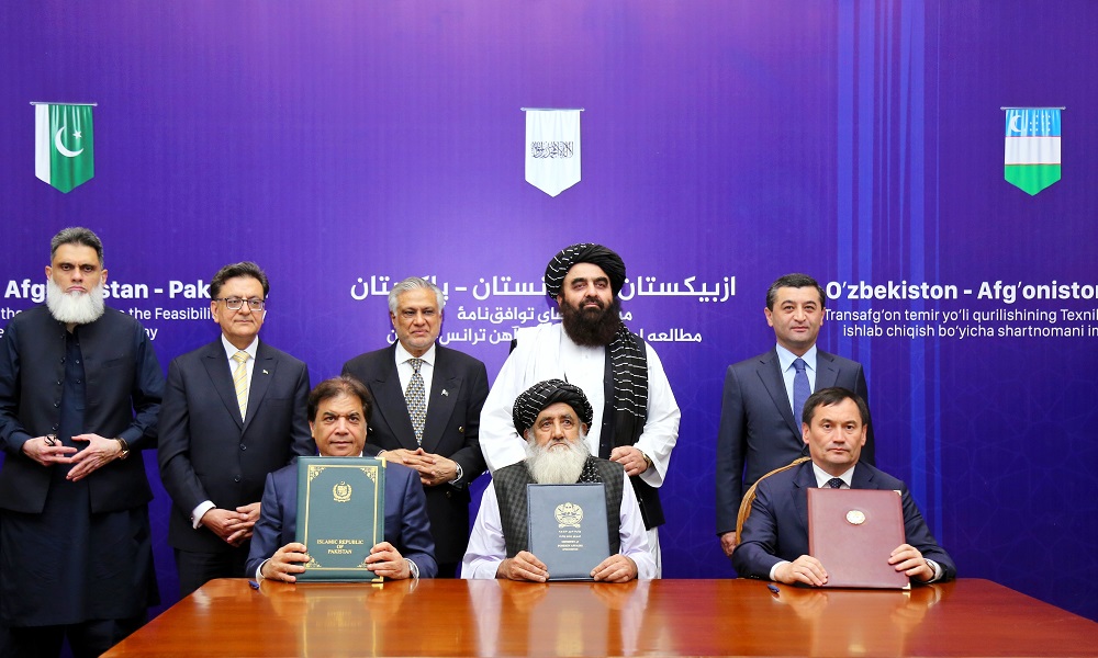 نمایندگان دولت‌های ازبکستان،‌ افغانستان، پاکستان توافق خط ریلی «ترانس افغان» را امضا کردند.

عکس از آریانا نیوز