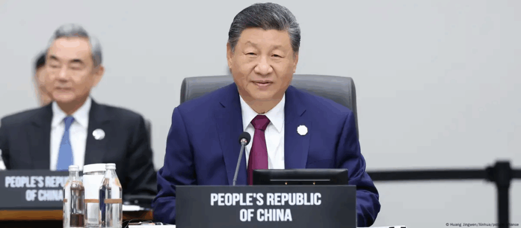 شی جین‌پینگ، رئیس‌جمهور چین، در نشست آپک ۲۰۲۵

عکس از  Huang Jingwen/Xinhua/picture alliance