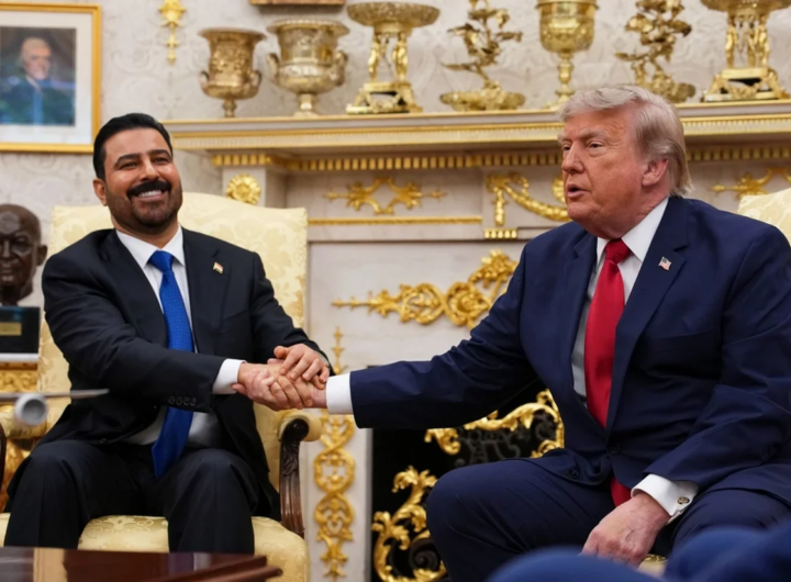 دونالد ترامپ (راست)، رئیس‌جمهور آمریکا، در دفتر بیضی کاخ سفید با علی الزیدی، نخست‌وزیر عراق، دیدار می‌کند. ۱۴ ژوئیه ۲۰۲۶ (۲۳ تیر ۱۴۰۵)
عکس از Andrew Harnik/Getty Images.