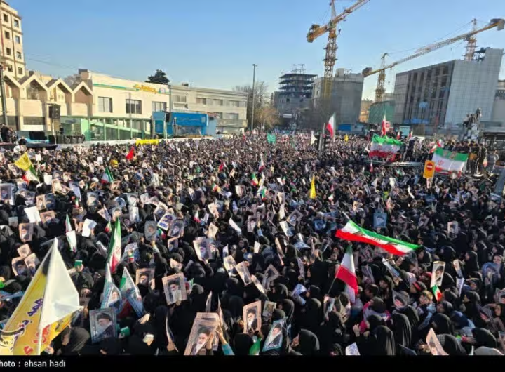 تظاهرات حامیان جمهوری اسلامی در ۲۲ دی ۱۴۰۴.  عکس از احسان هادی، منبع: تسنیم.